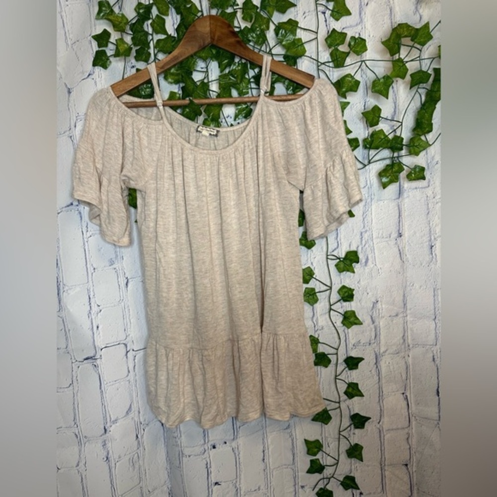 Eyeshadow MEDIUM TOP OFF‎ WHITE. Cream boutique